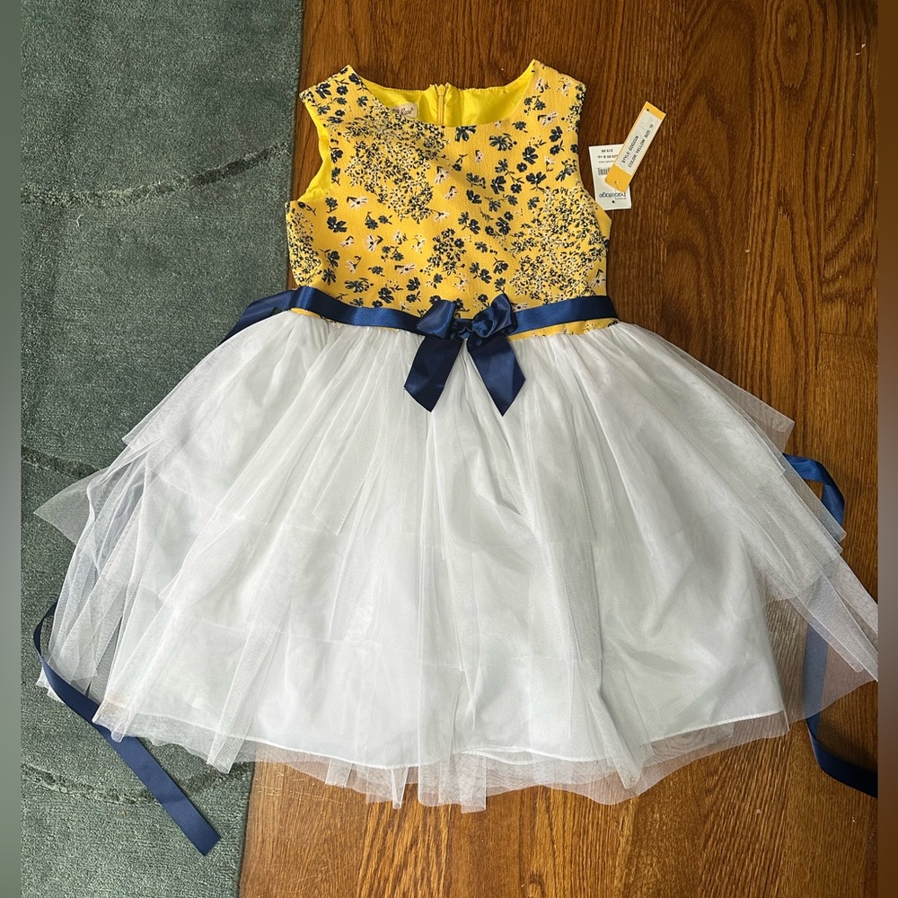 Adorable dress from Macys tags still on size kids 10
